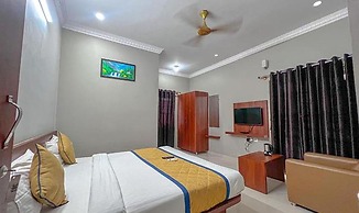 Fabhotel Gateway Suites