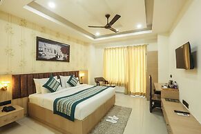 FabHotel Green Lotus Luxe