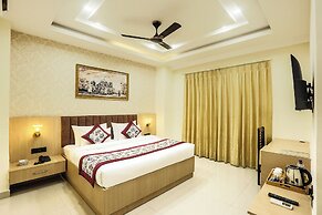 FabHotel Green Lotus Luxe