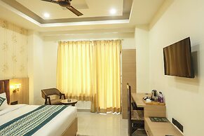 FabHotel Green Lotus Luxe