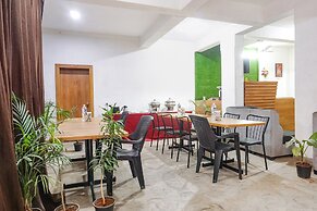 Fabhotel White House Inn