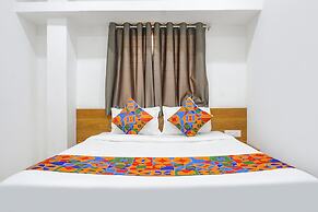 Fabhotel White House Inn