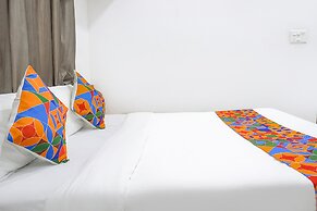 Fabhotel White House Inn