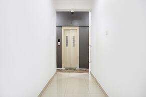 Fabhotel White House Inn