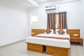 Fabhotel White House Inn