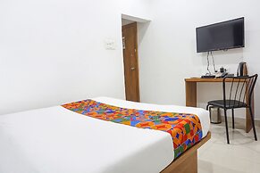 Fabhotel White House Inn