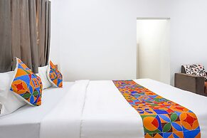 Fabhotel White House Inn