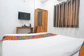 Fabhotel White House Inn