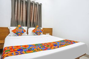 Fabhotel White House Inn