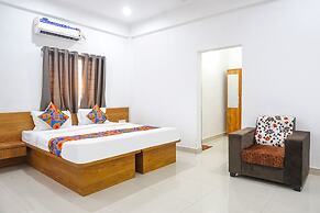 Fabhotel White House Inn