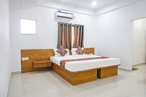 Fabhotel White House Inn