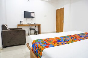 Fabhotel White House Inn