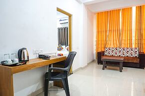 Fabhotel White House Inn