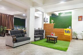 Fabhotel White House Inn