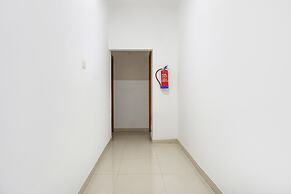 Fabhotel White House Inn