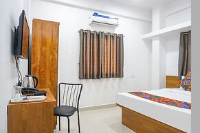 Fabhotel White House Inn