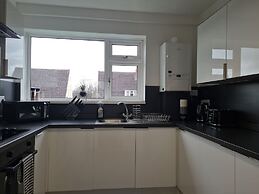 Lovely 2-bed Apartment in Cheltenham Spa