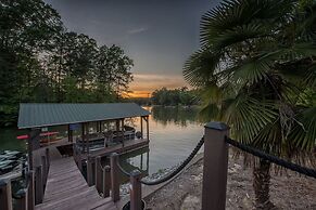 Jake's Lake House by Avantstay Lake Gazebo