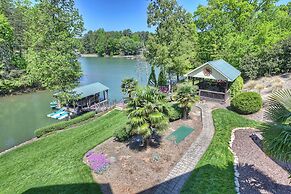 Jake's Lake House by Avantstay Lake Gazebo