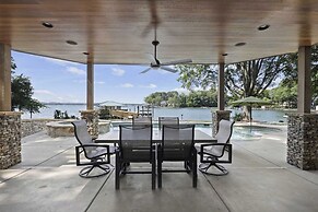 Water, Water Everywhere by Avantstay Pool + Dock