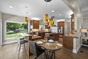 Water, Water Everywhere by Avantstay Pool + Dock