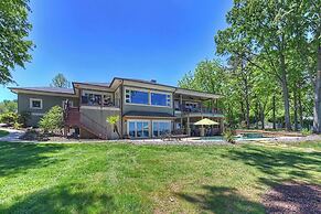 Water, Water Everywhere by Avantstay Pool + Dock