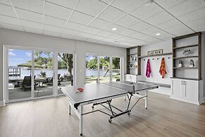 Water, Water Everywhere by Avantstay Pool + Dock