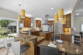 Water, Water Everywhere by Avantstay Pool + Dock