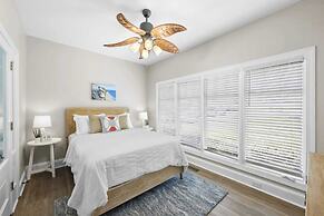 Water, Water Everywhere by Avantstay Pool + Dock