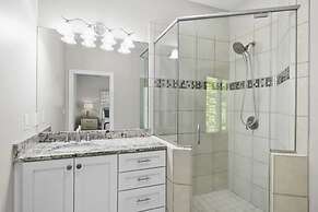 Water, Water Everywhere by Avantstay Pool + Dock