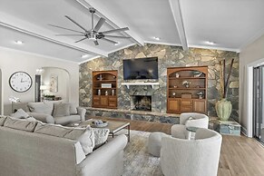 Water, Water Everywhere by Avantstay Pool + Dock