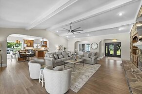 Water, Water Everywhere by Avantstay Pool + Dock