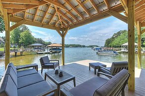 Dock Holiday by Avantstay Custom Home + New Dock