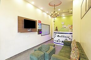 Airport Hotel Redstone