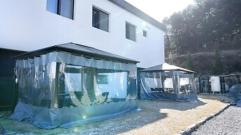 Gapyeong Pinetree Kids Pool Villa