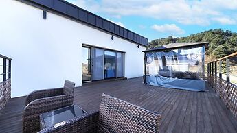 Gapyeong Pinetree Kids Pool Villa