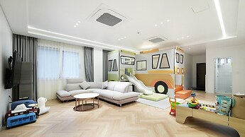 Gapyeong Pinetree Kids Pool Villa