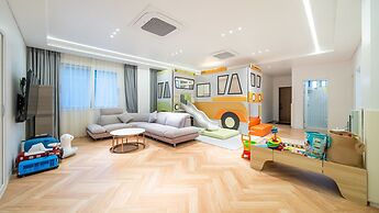 Gapyeong Pinetree Kids Pool Villa