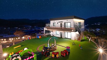 Gapyeong Pinetree Kids Pool Villa