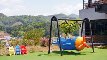 Gapyeong Pinetree Kids Pool Villa