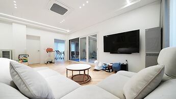 Gapyeong Pinetree Kids Pool Villa