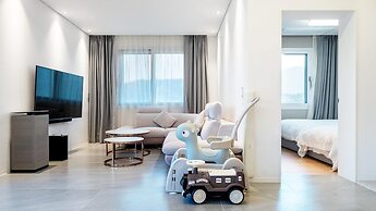 Gapyeong Pinetree Kids Pool Villa