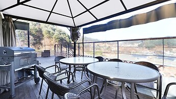 Gapyeong Pinetree Kids Pool Villa