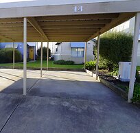 Captains Cove Resort - Waterfront Apartment