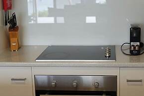 Captains Cove Resort - Waterfront Apartment