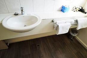 Captains Cove Resort - Waterfront Apartment