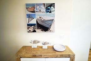 Captains Cove Resort - Waterfront Apartment