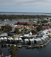 Captains Cove Resort - Waterfront Apartment