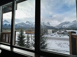 Mountain Retreat - Heated Pool & Hot-tub