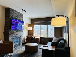 Mountain Retreat - Heated Pool & Hot-tub